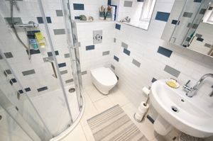 Shower room- click for photo gallery